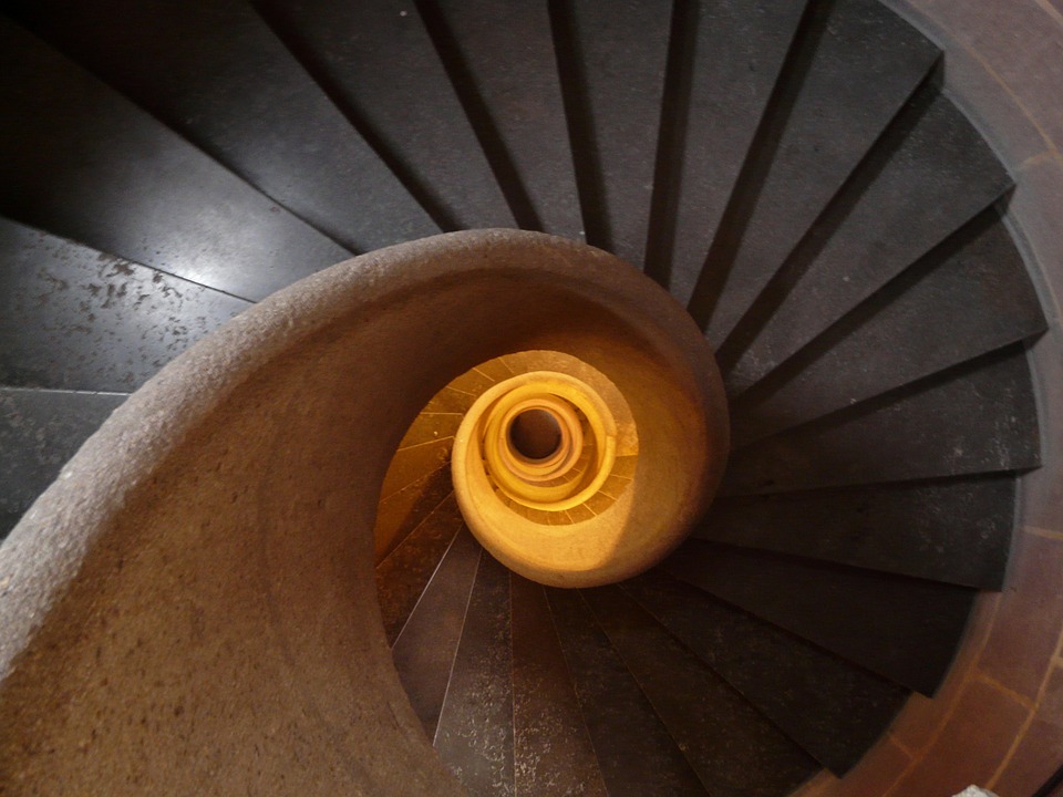 La pose de votre escalier en colimaçon en trois étapes