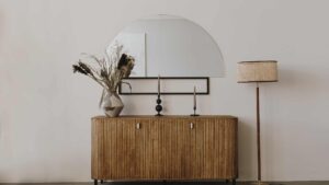 meuble en bois dans un salon