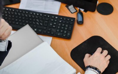 Créer un bureau escamotable pour petits espaces
